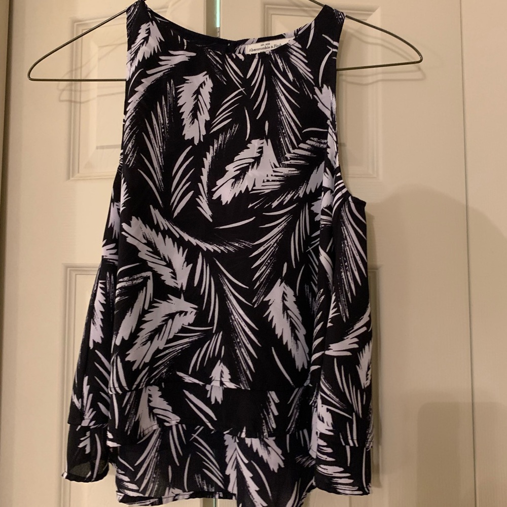 Sleeveless layered chiffon blouse